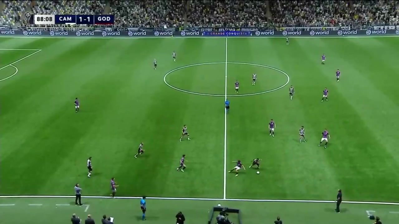 首秀送助攻！23岁雷尼尔回归巴西后首秀，替补登场助攻胡尔克破门