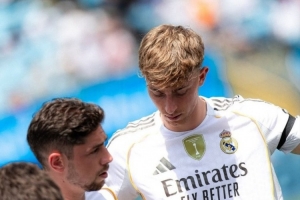 怀森社媒晒与巴尔韦德合照：生日快乐